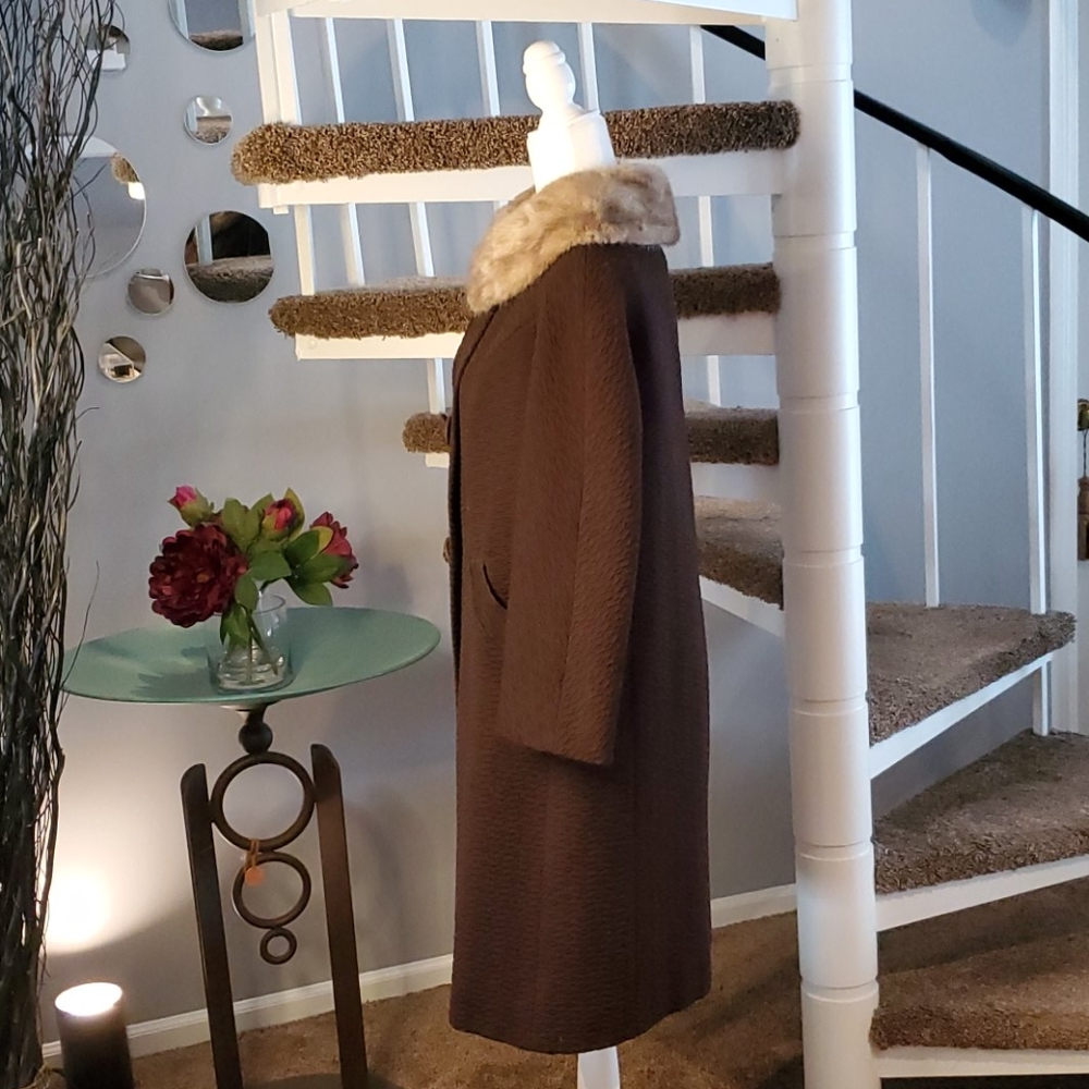 Chic Vintage Coat with Fur Collar - Picture 5 of 12